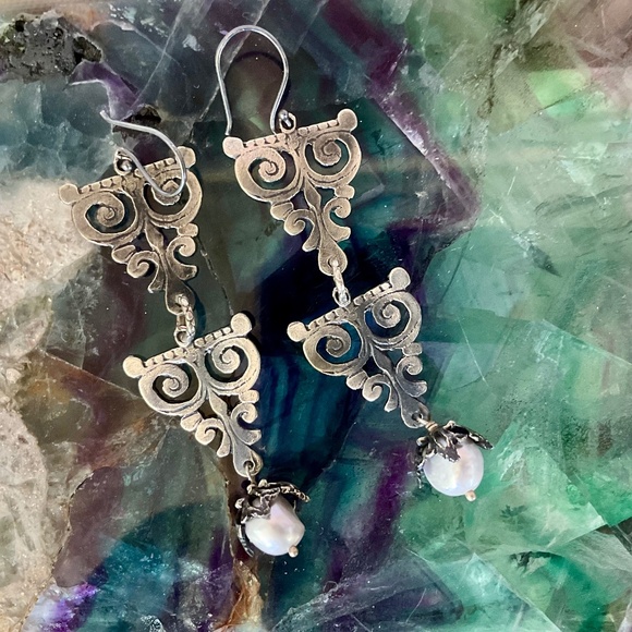 Artisan Gunmetal Silver Pearl Owl Dangle Earrings Statement Earrings🎁 - Picture 2 of 2